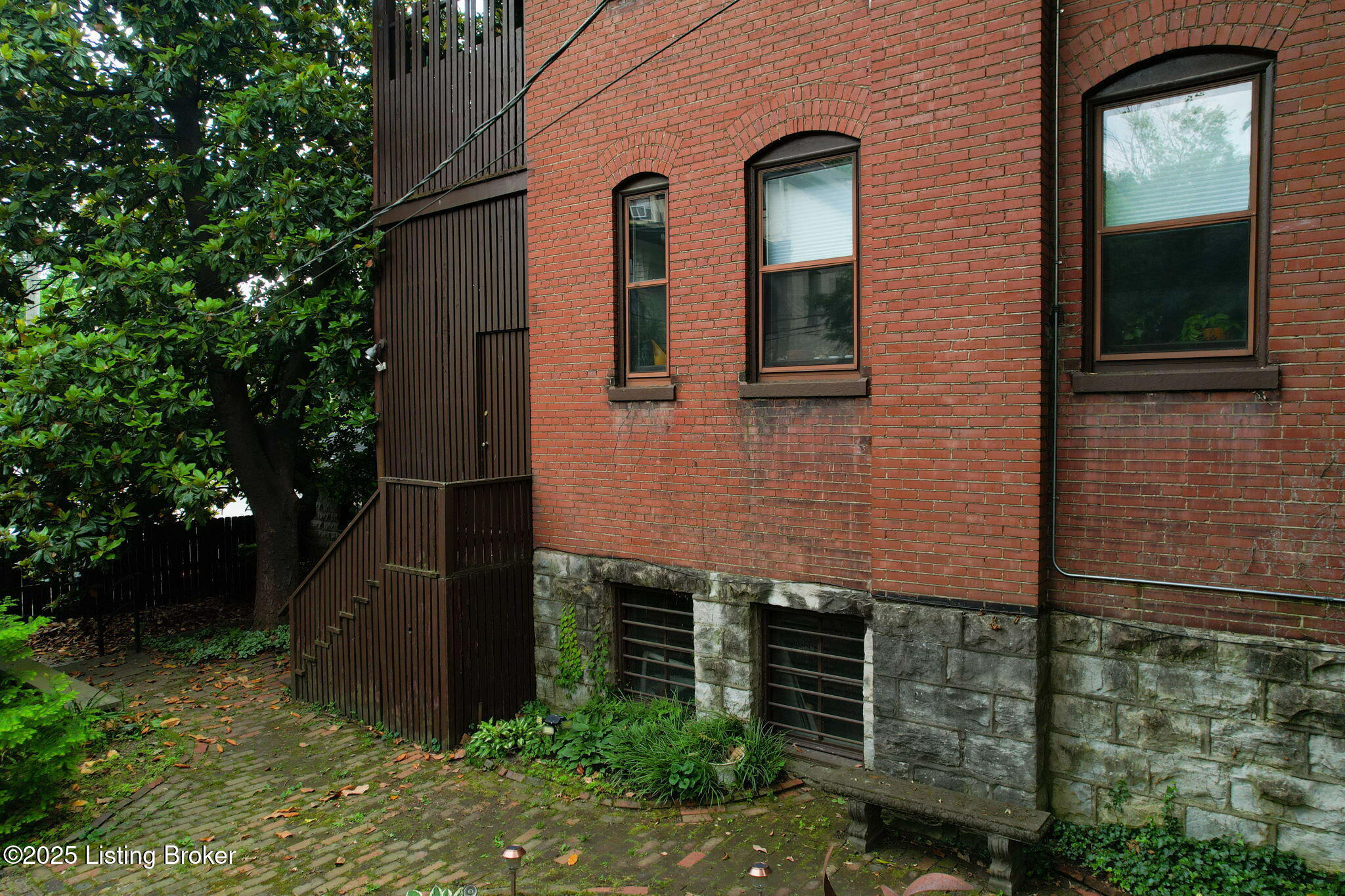 1411 Saint James Ct APT 2