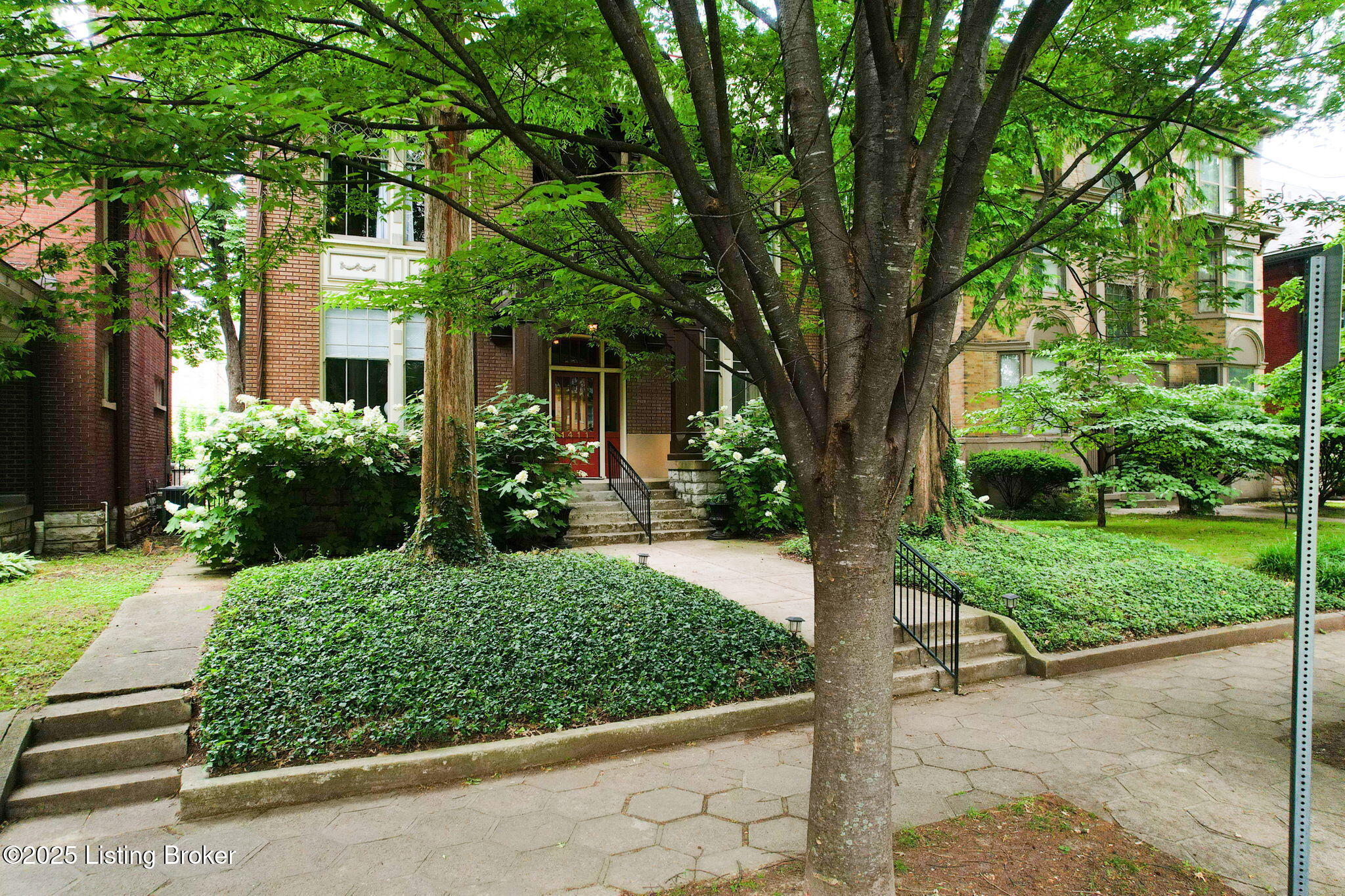 1411 Saint James Ct APT 2