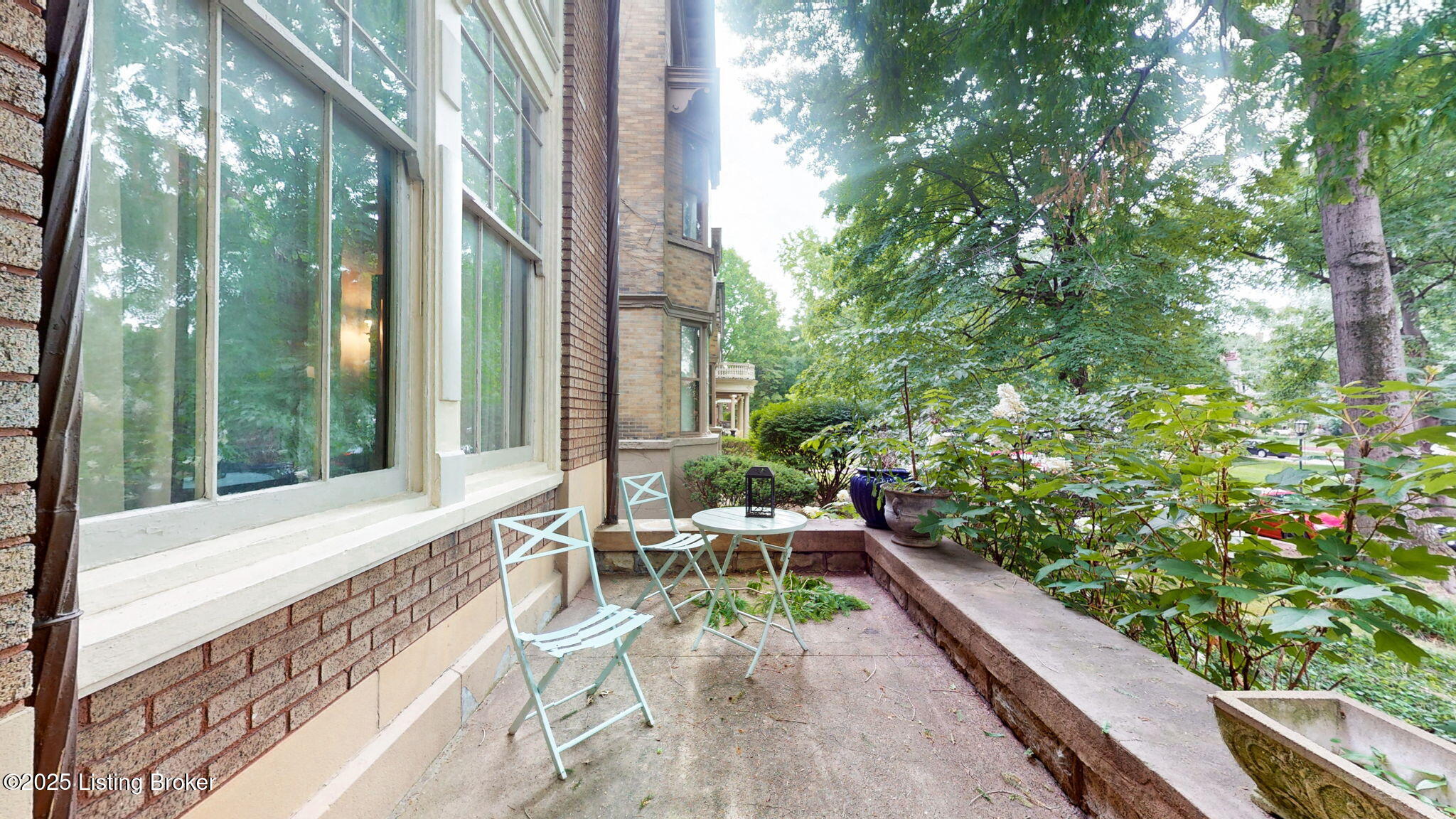 1411 Saint James Ct APT 2