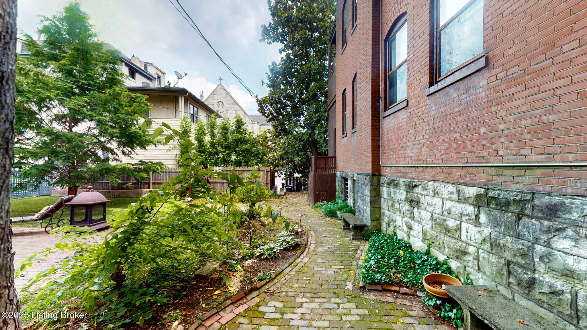 1411 Saint James Ct APT 2