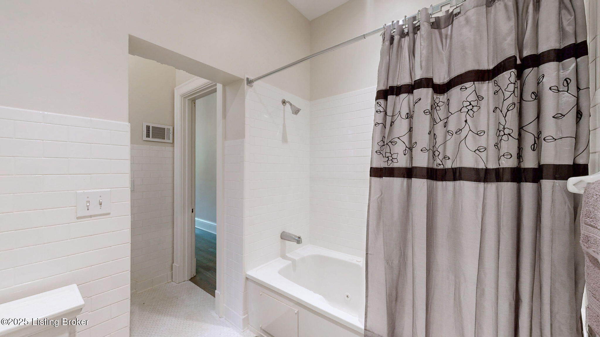 1411 Saint James Ct APT 2