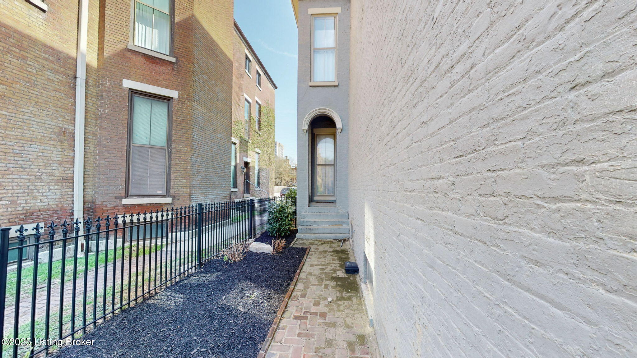 1031 S 4th St