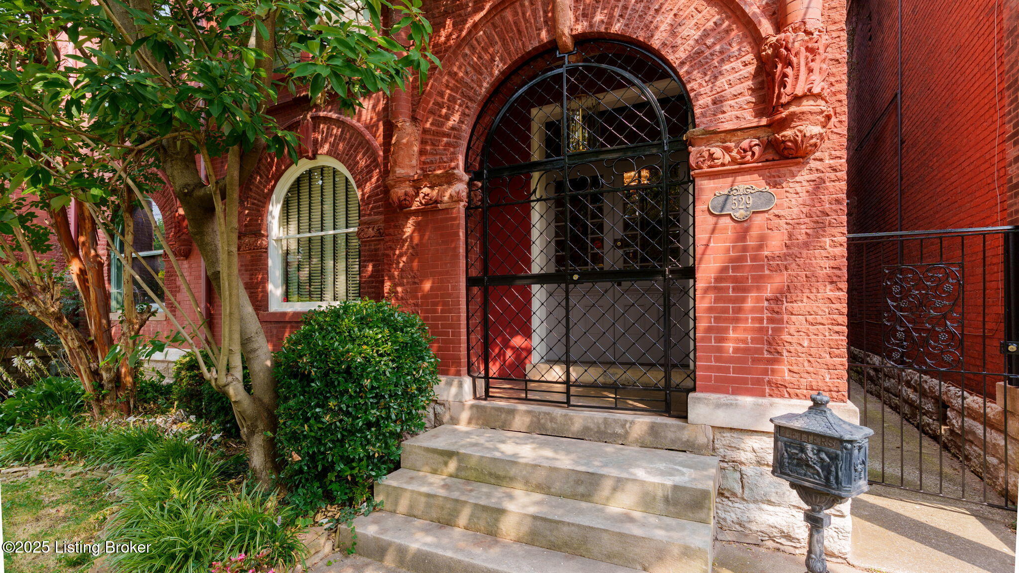 529 W St Catherine St