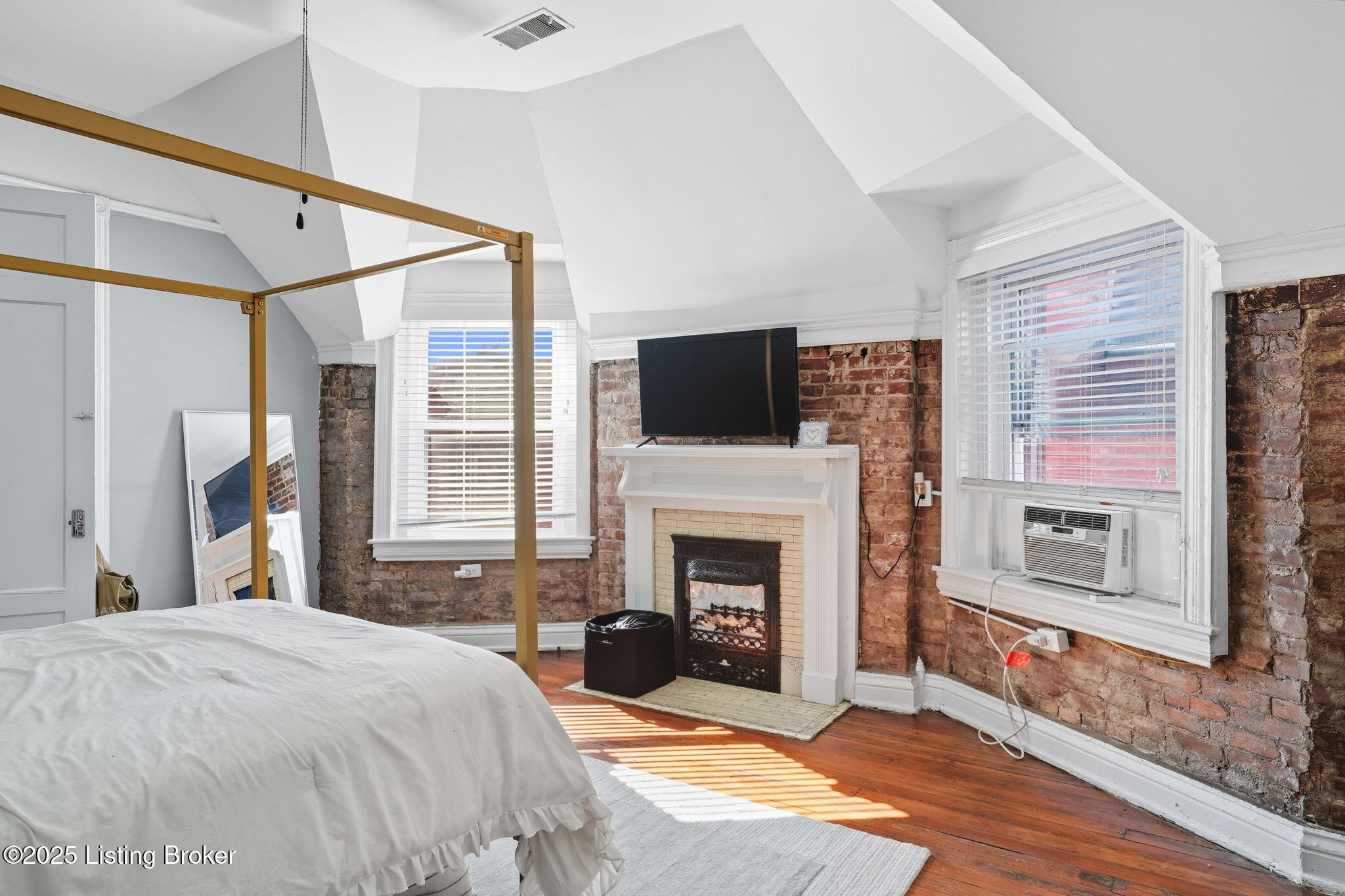 1468 S 4th St