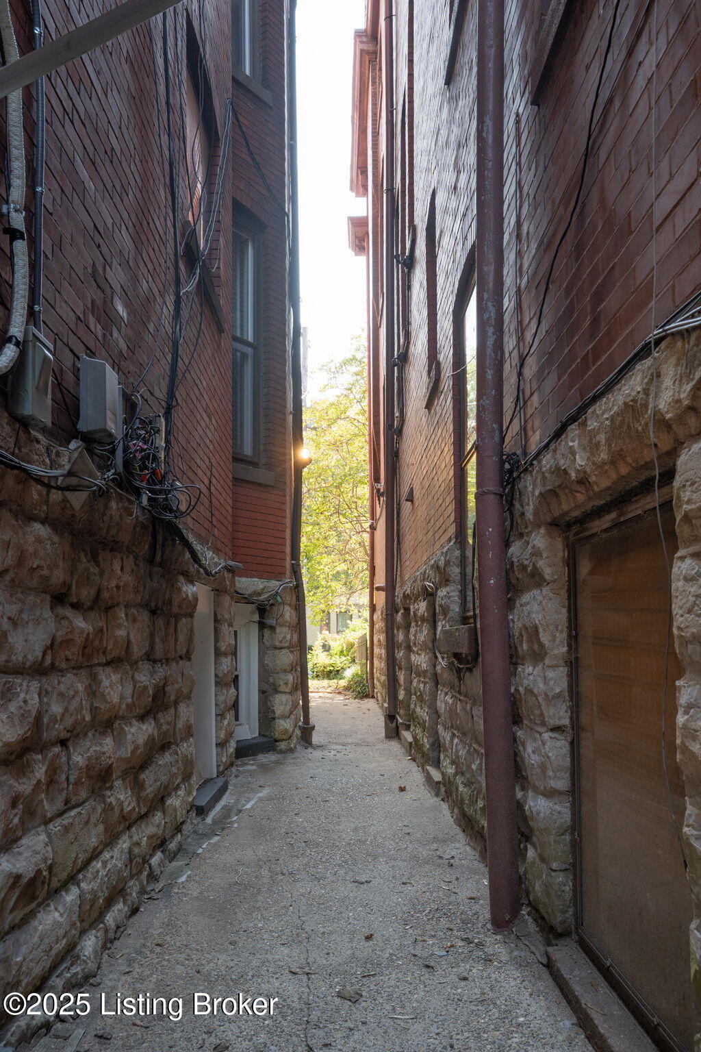 1468 S 4th St