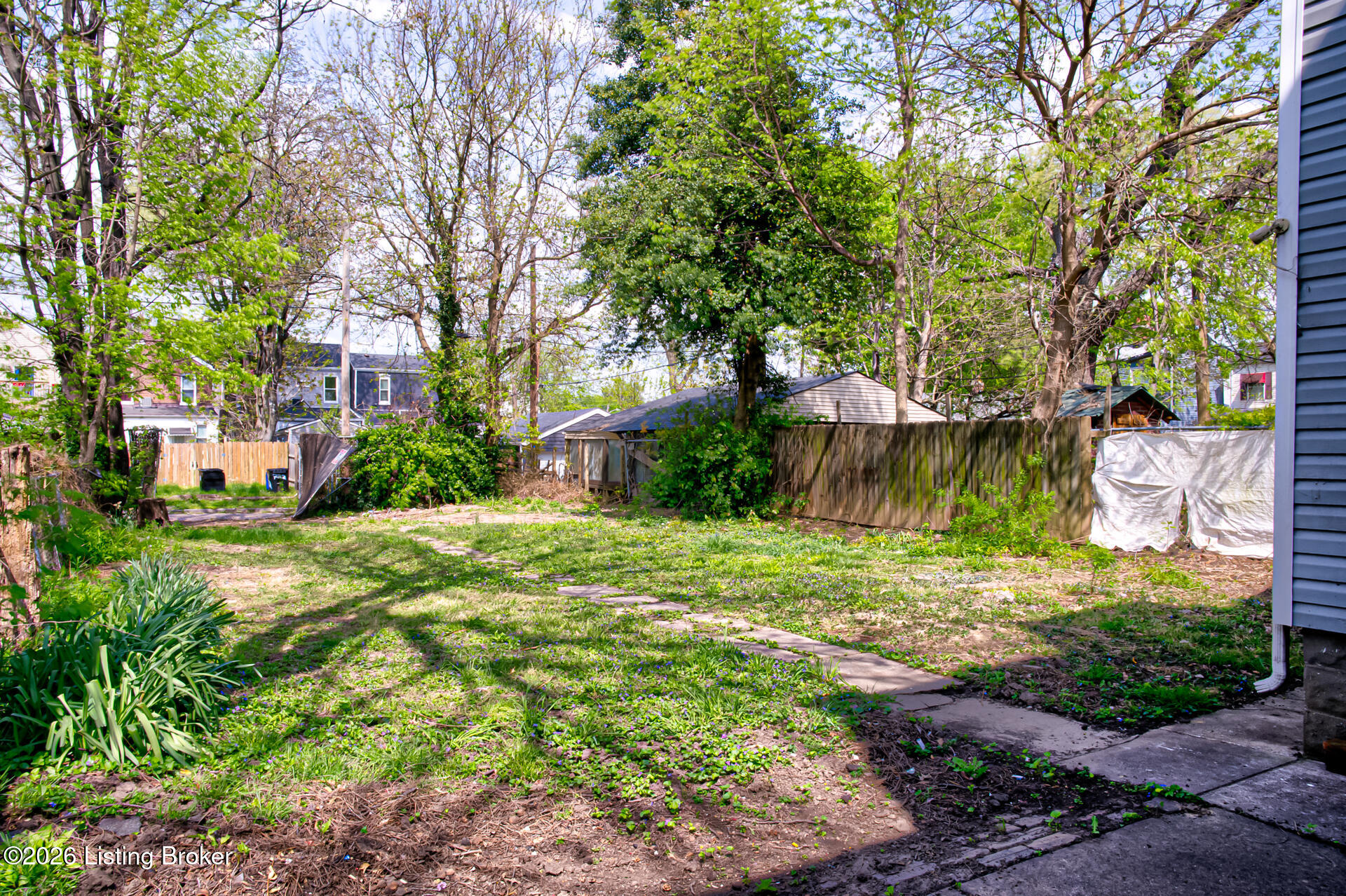 721 E Oak St