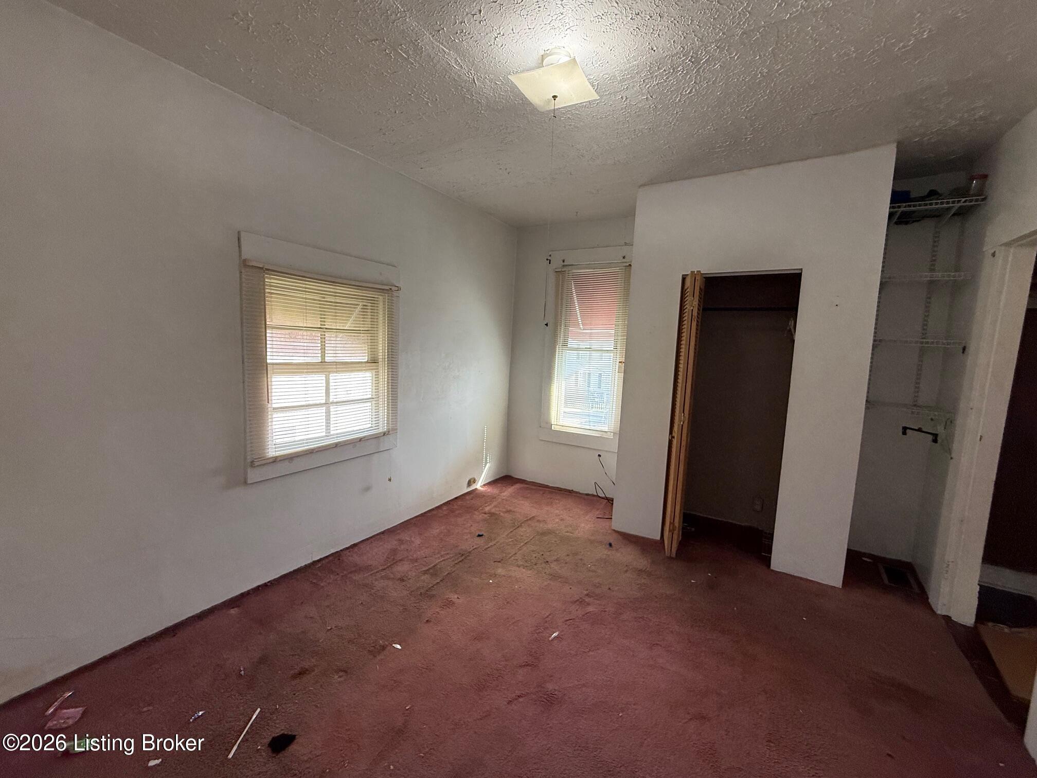 1523 W Oak St