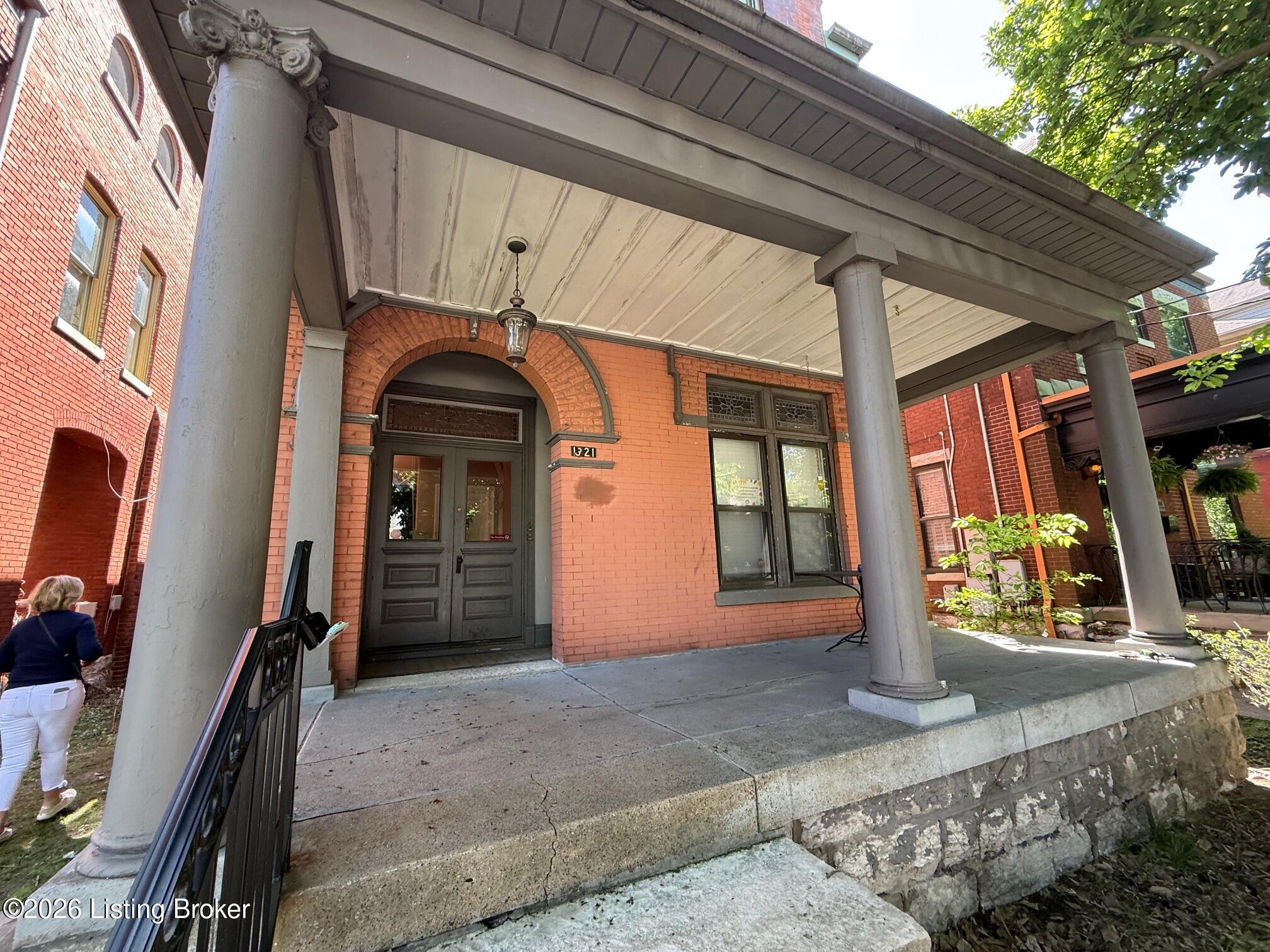 1321 S 1st St