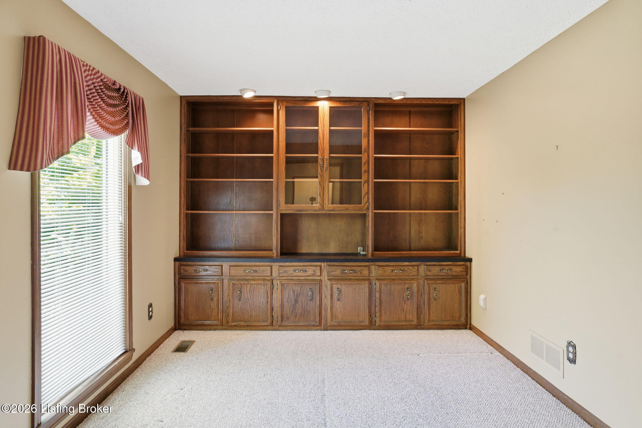 2711 Parkwood Rd