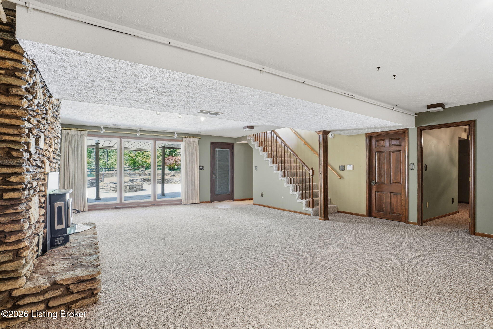 2711 Parkwood Rd