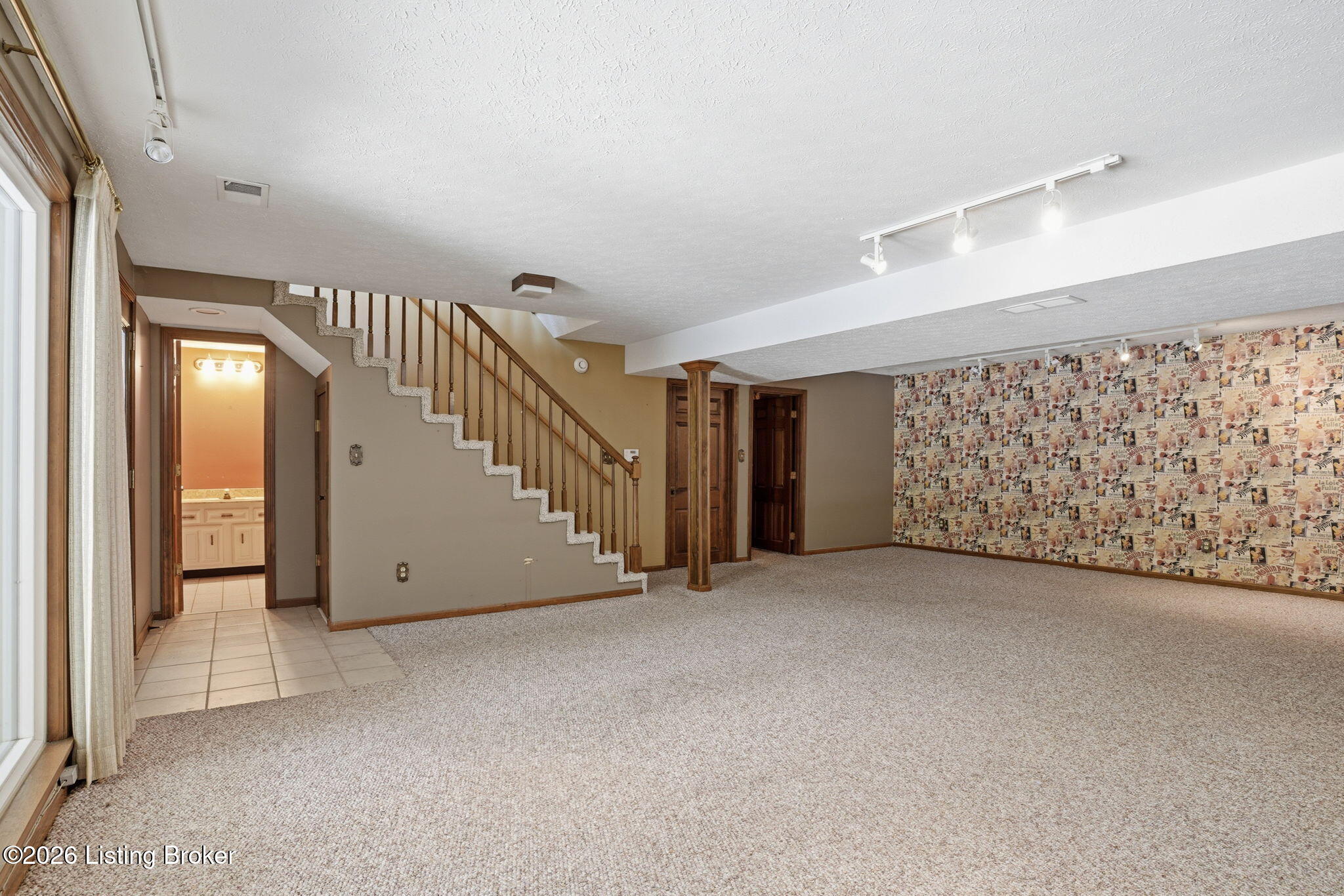 2711 Parkwood Rd