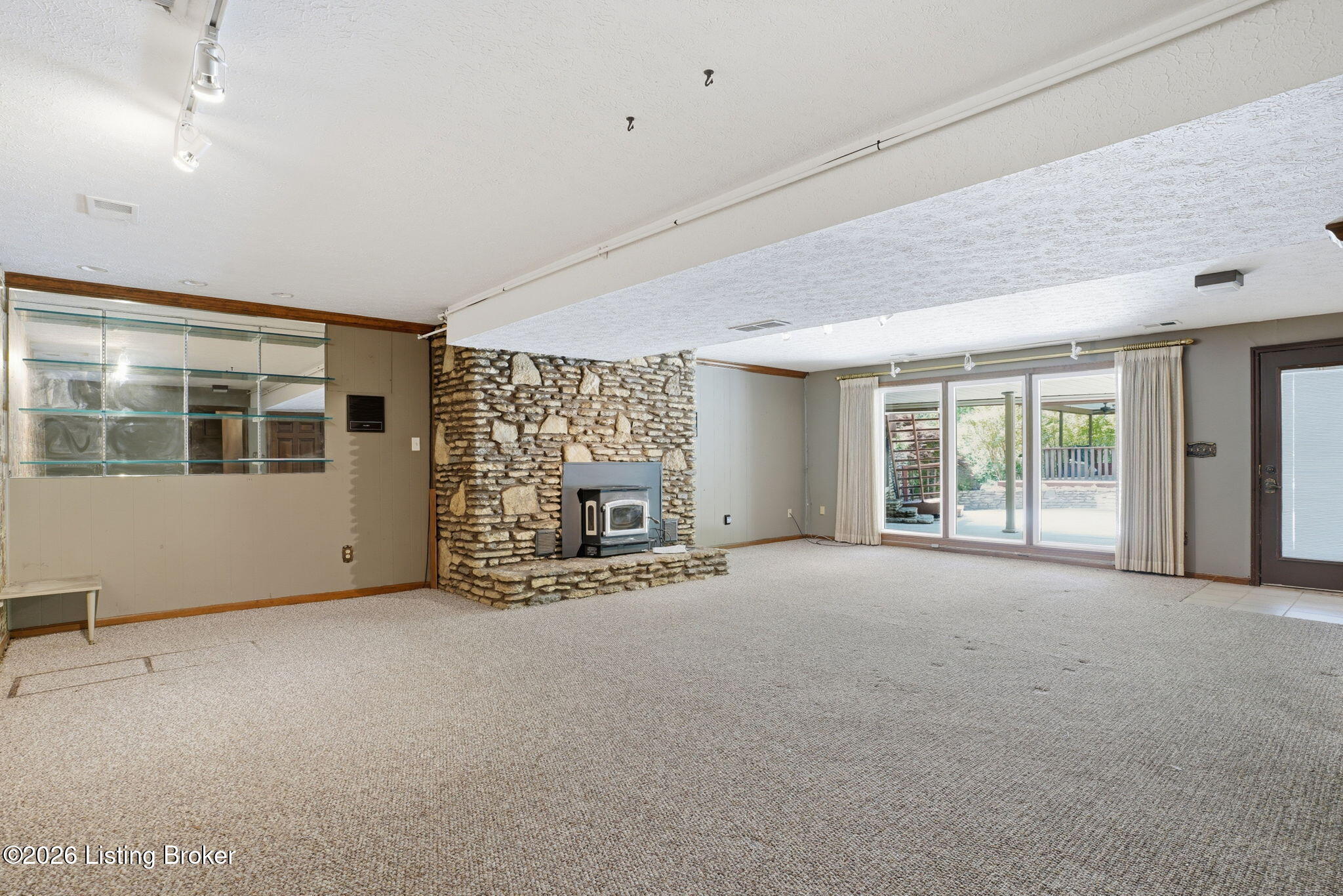 2711 Parkwood Rd