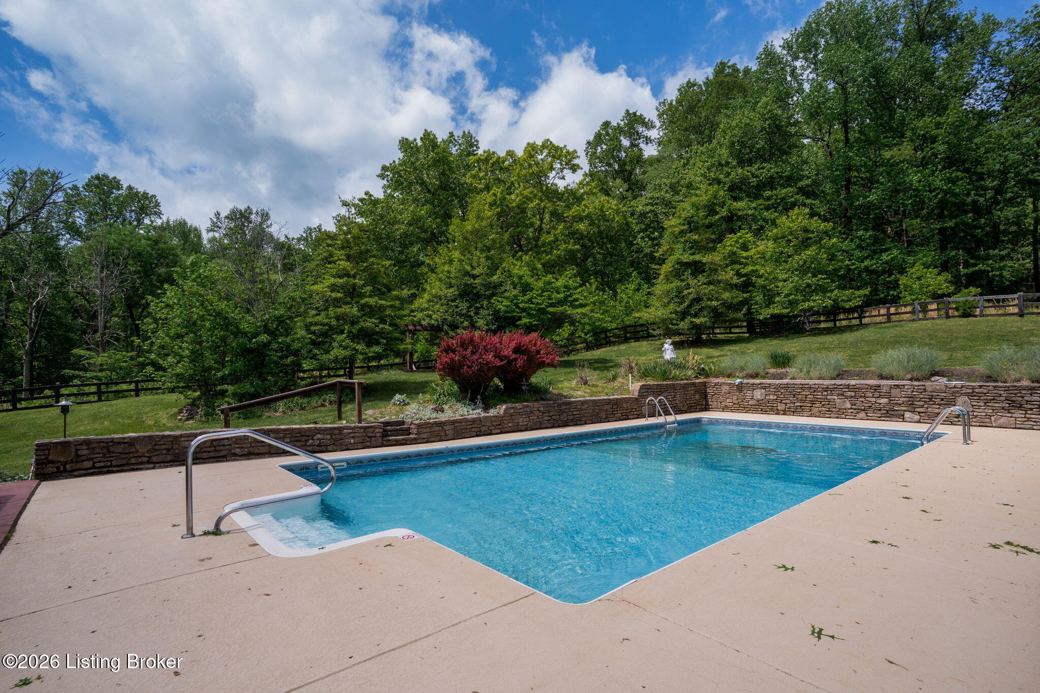2711 Parkwood Rd