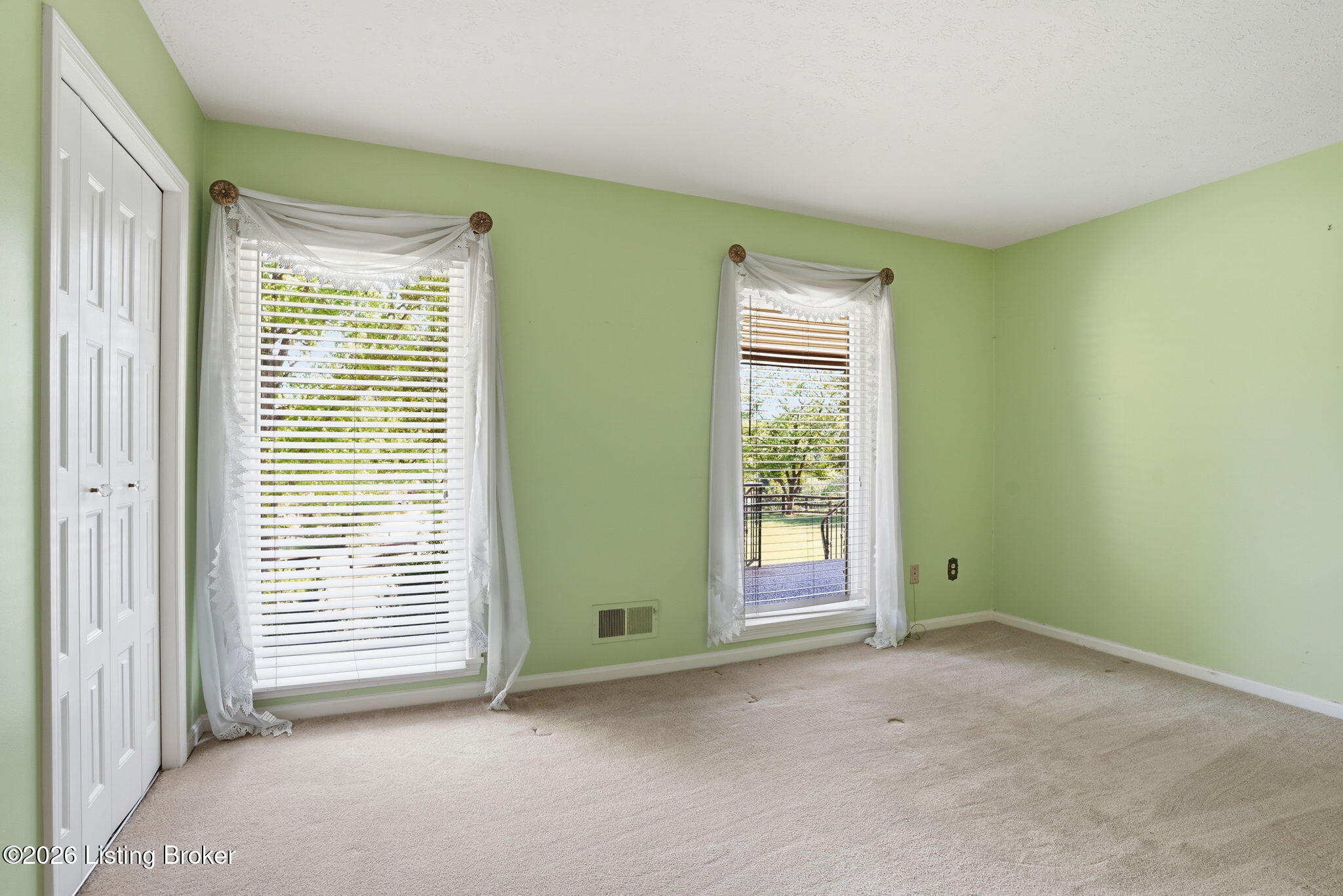 2711 Parkwood Rd