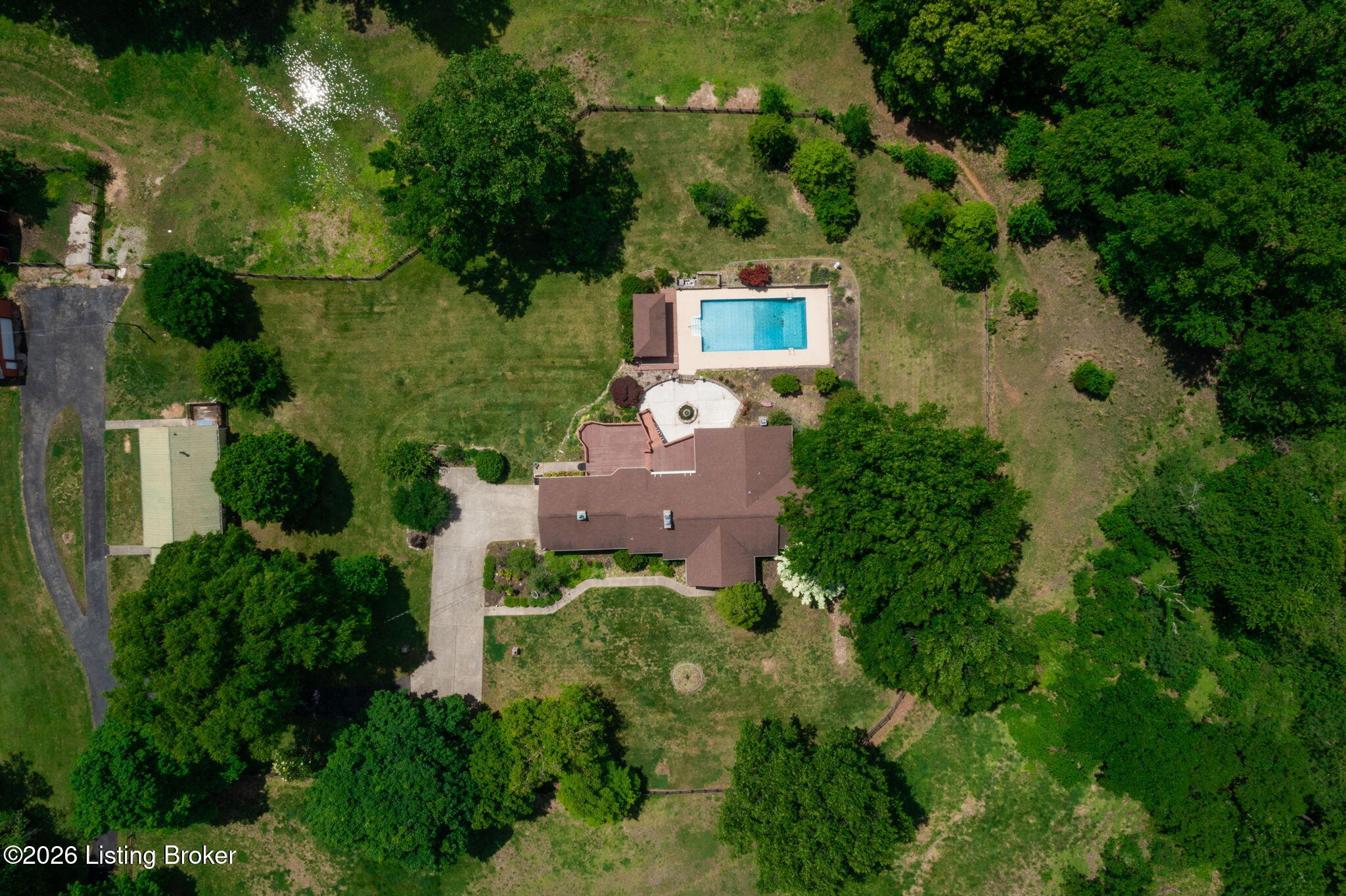 2711 Parkwood Rd