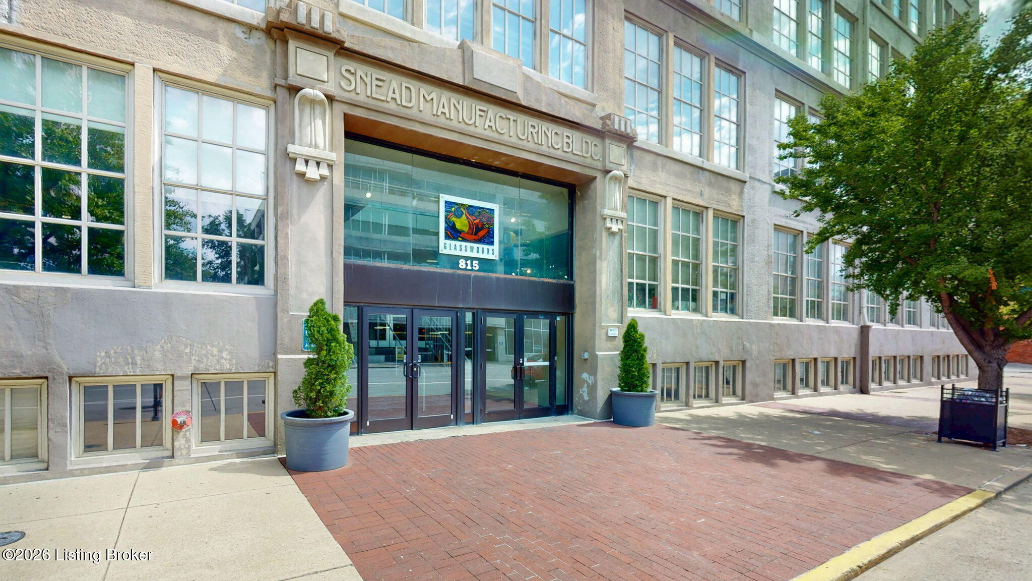 815 W Market St 711