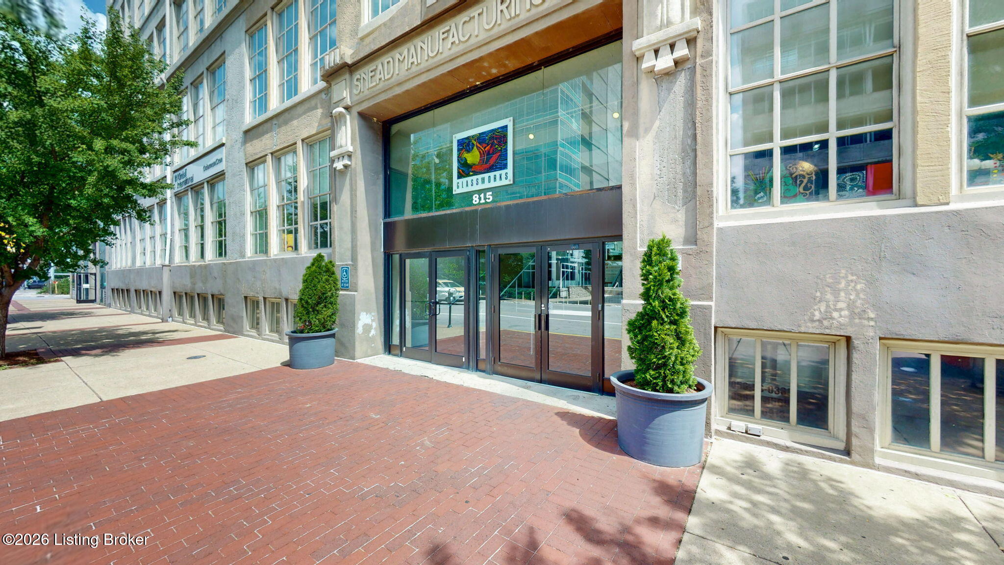 815 W Market St 711