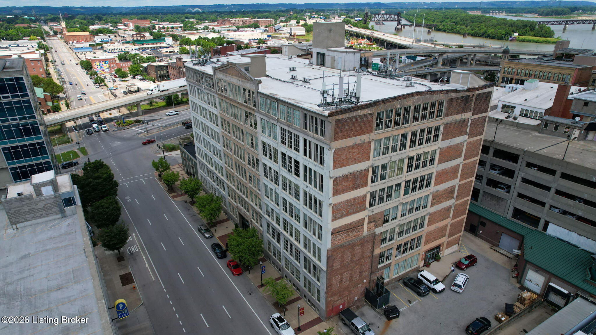 815 W Market St 711