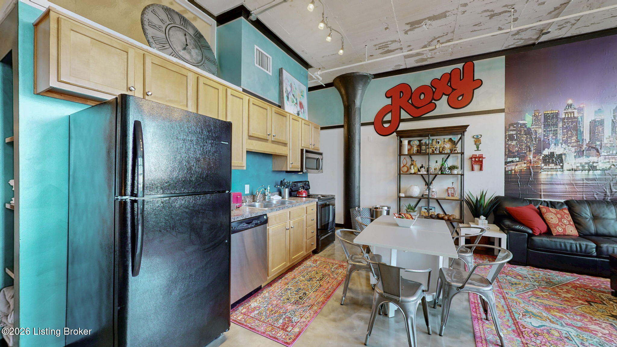 815 W Market St 711