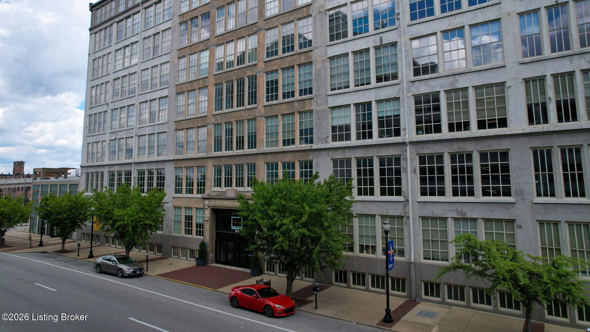 815 W Market St 711