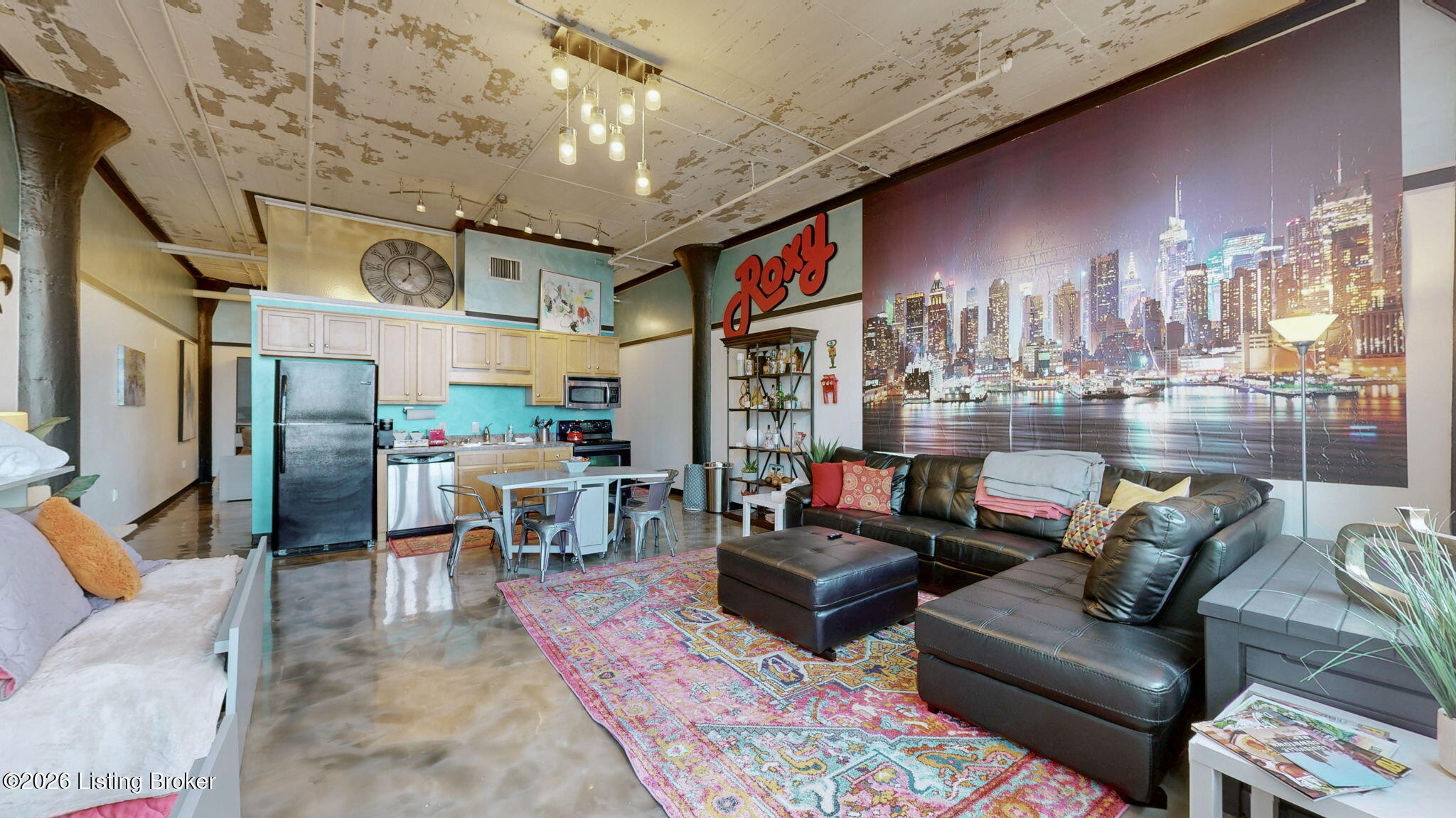 815 W Market St 711