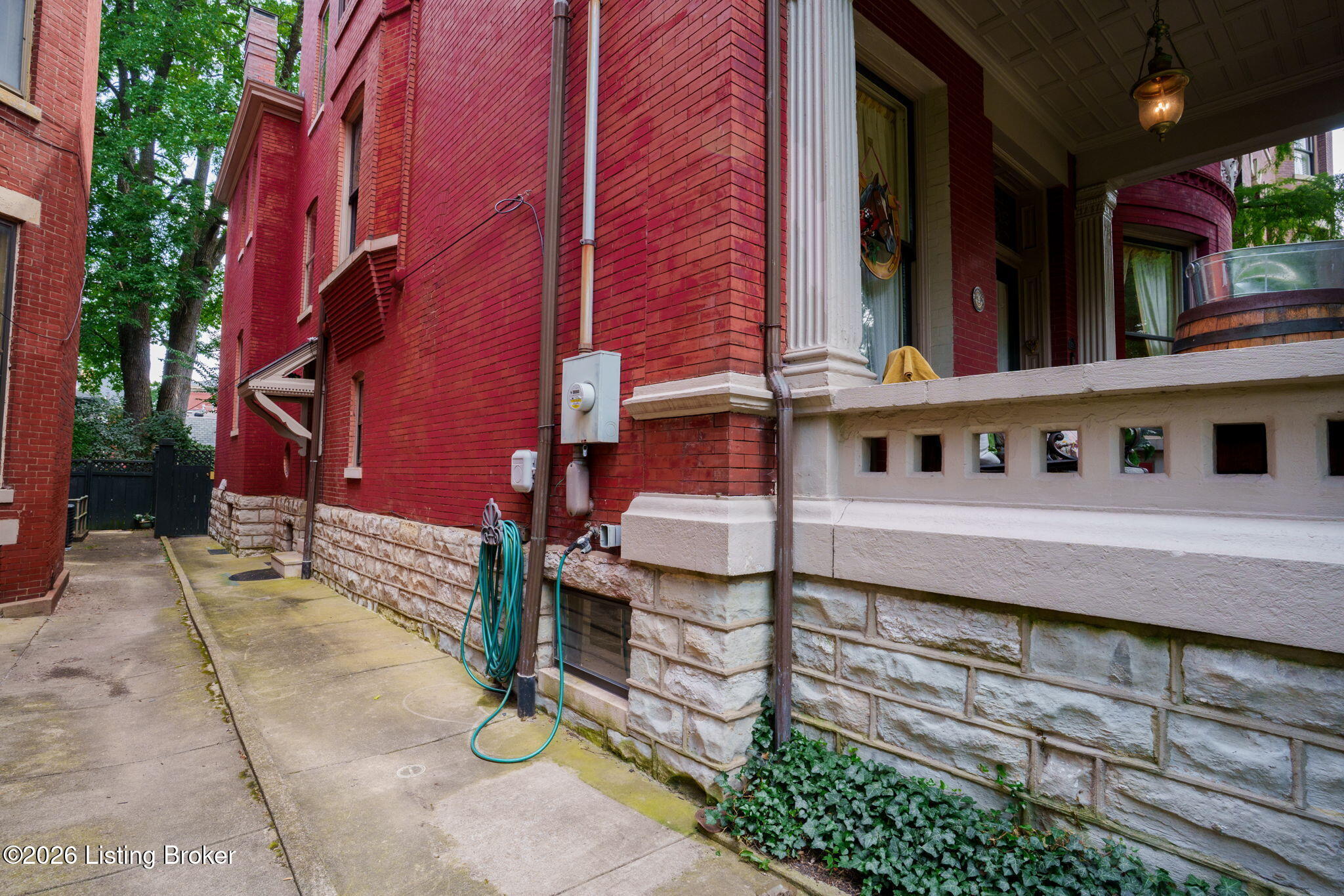 1375 S 4th St