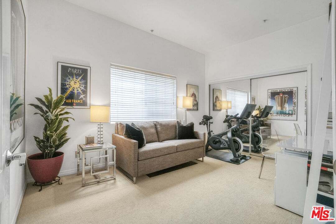 1706 Colby Ave Unit: 102