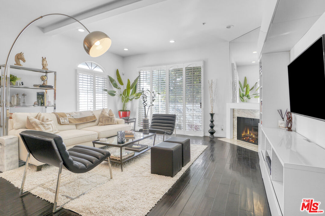 1706 Colby Ave Unit: 102