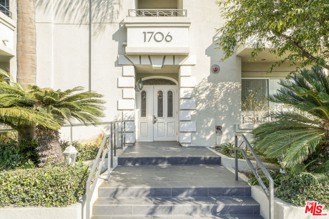 1706 Colby Ave Unit: 102