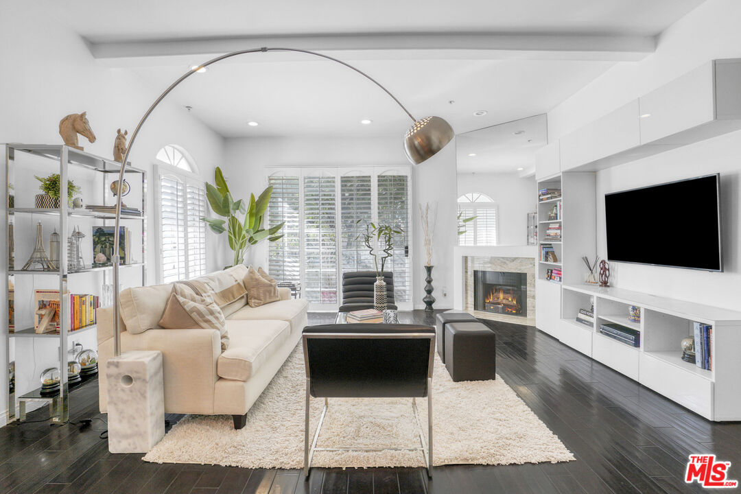 1706 Colby Ave Unit: 102