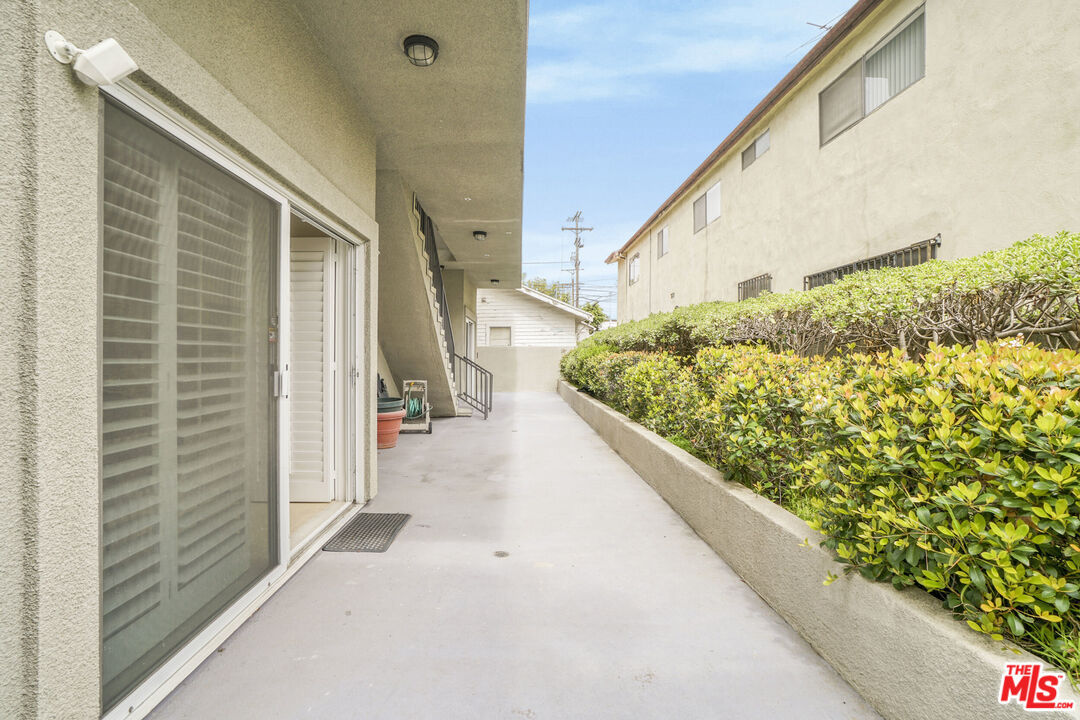 1706 Colby Ave Unit: 102