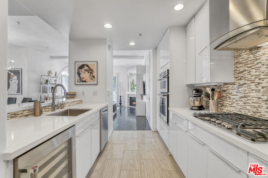 1706 Colby Ave Unit: 102