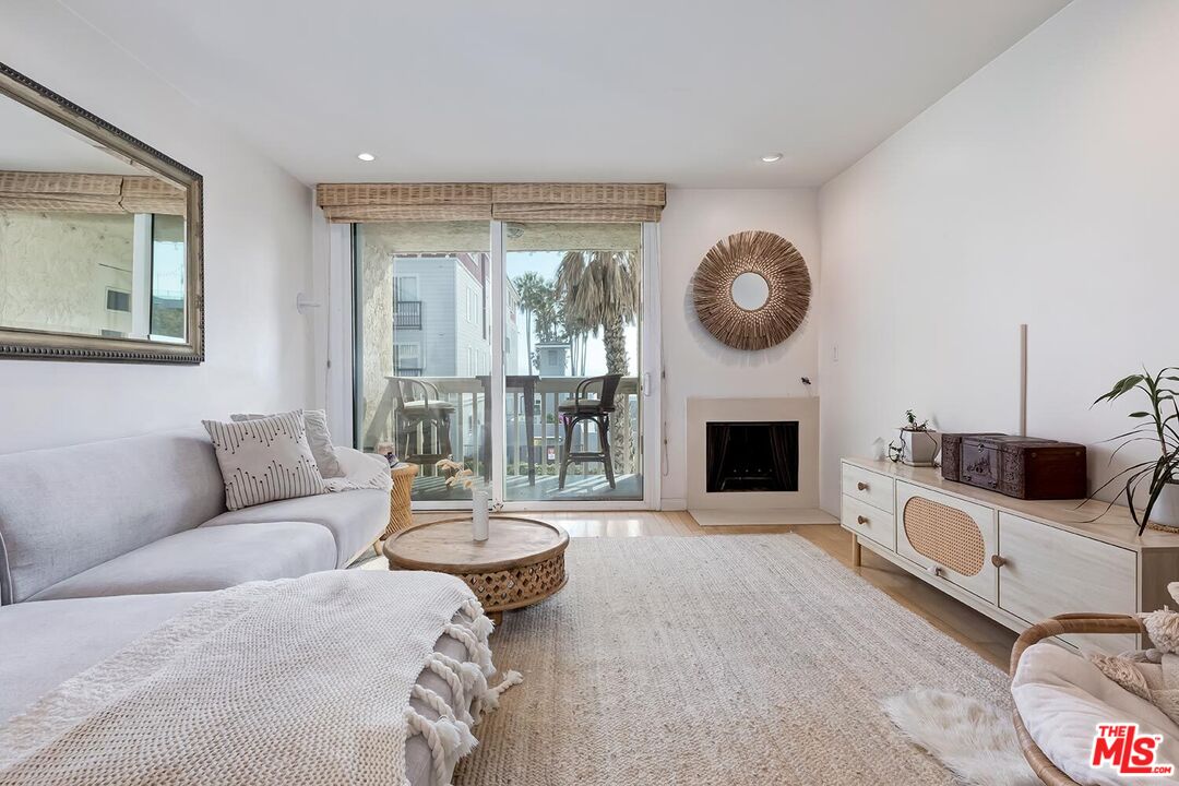 22 Navy St Unit: 206