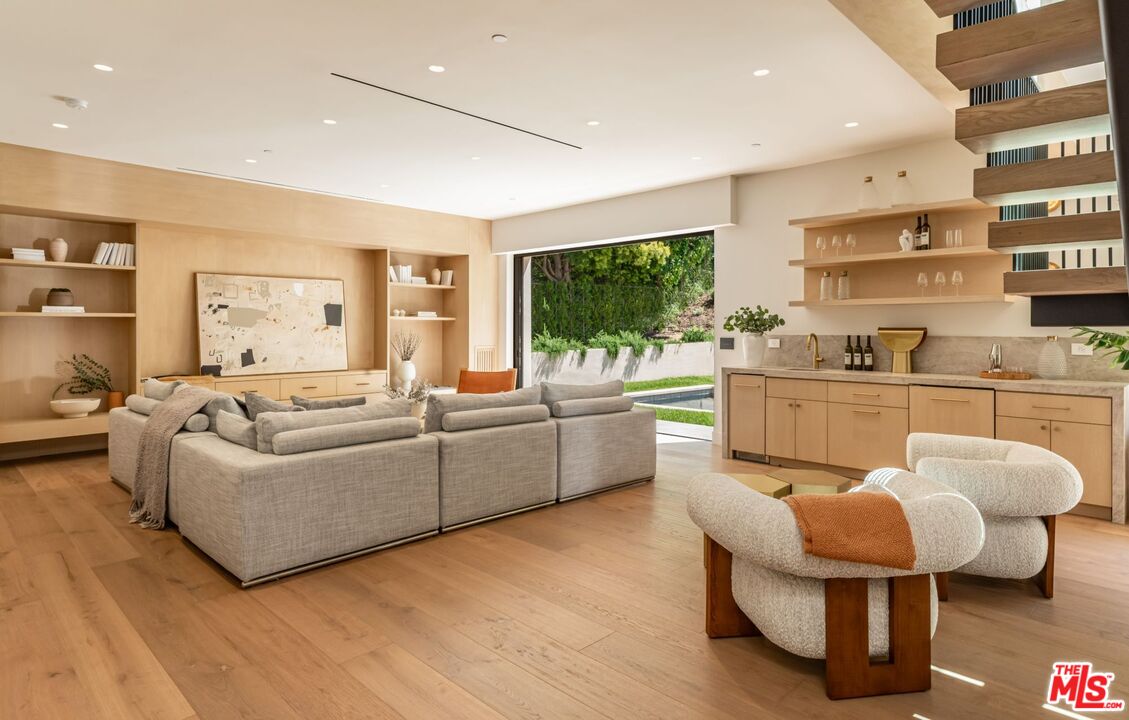 1840 San Ysidro Dr