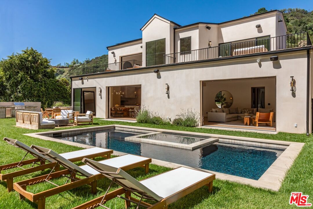 1840 San Ysidro Dr