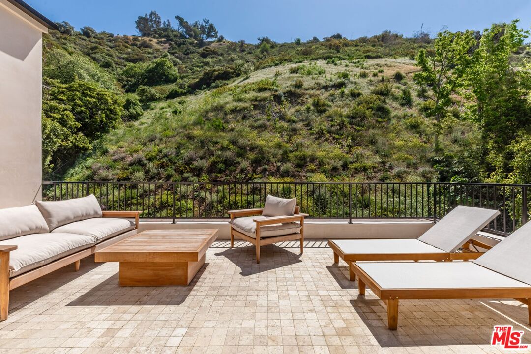1840 San Ysidro Dr