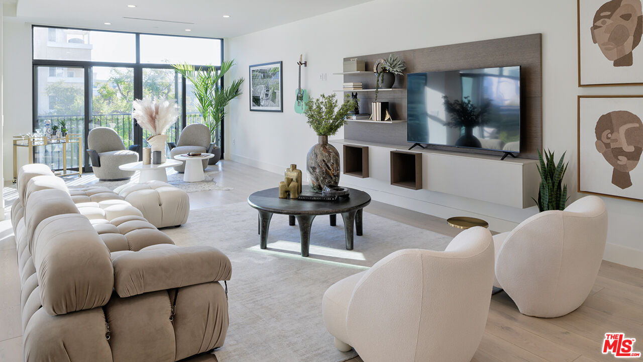 425 N Palm Dr Unit: 403