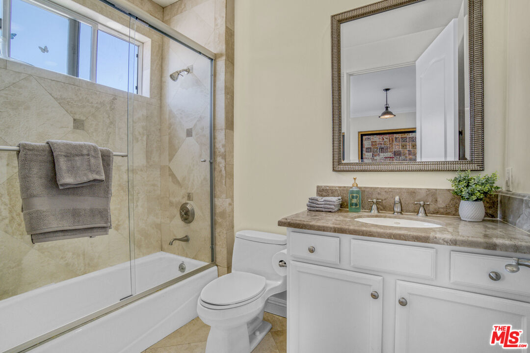 11974 Mayfield Ave Unit: 6