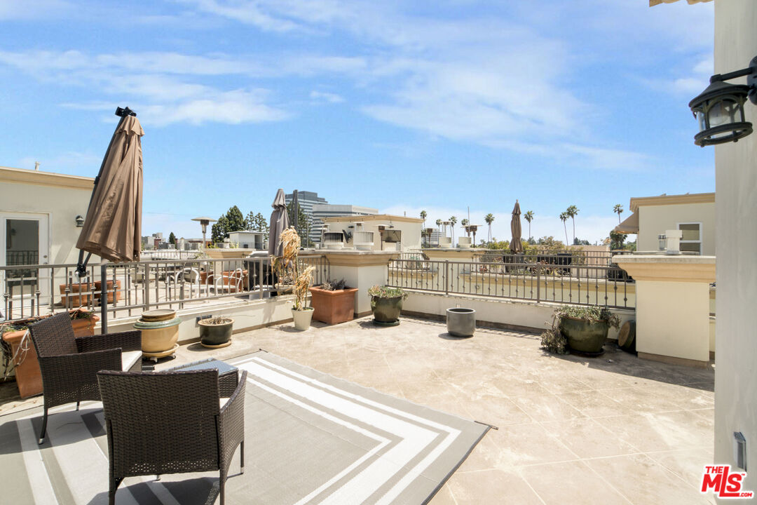 11974 Mayfield Ave Unit: 6