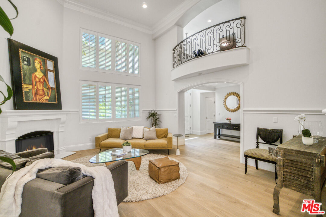 11974 Mayfield Ave Unit: 6