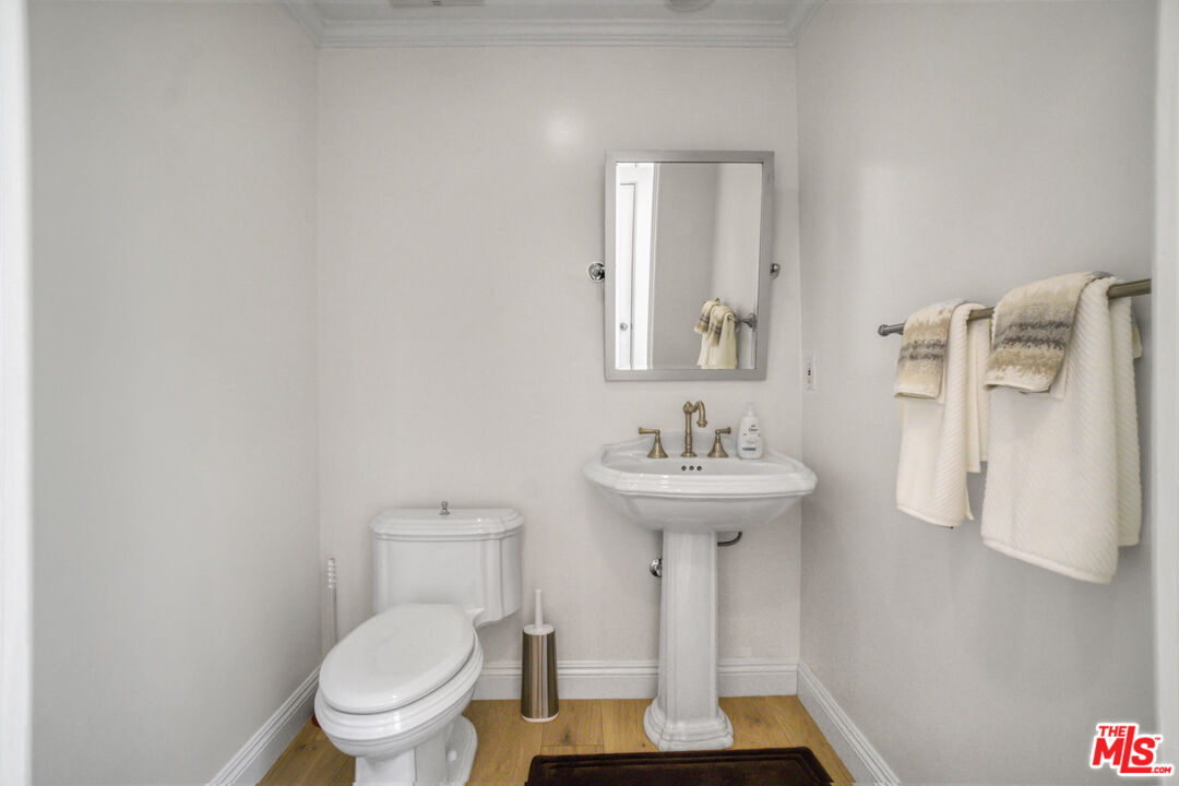 11974 Mayfield Ave Unit: 6