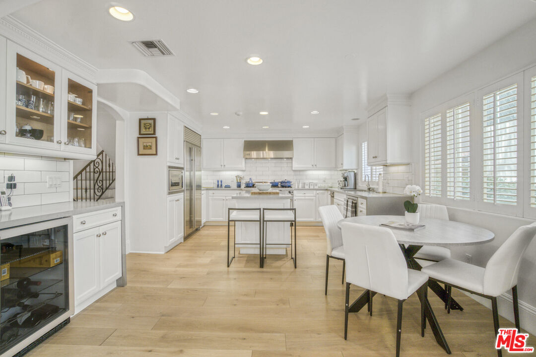 11974 Mayfield Ave Unit: 6