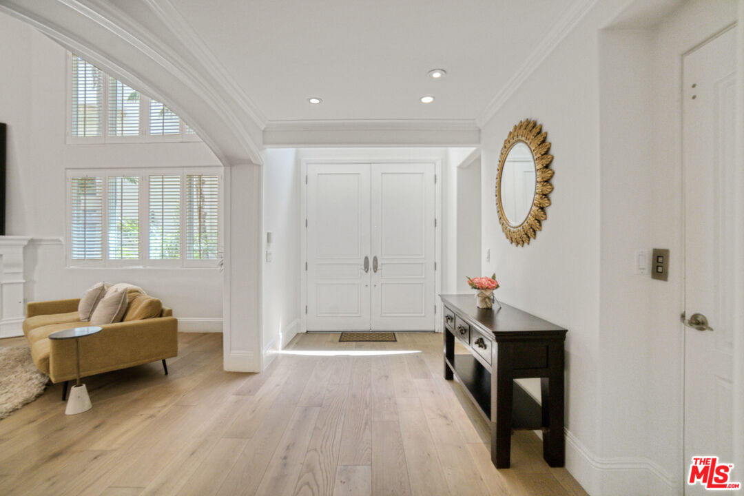11974 Mayfield Ave Unit: 6