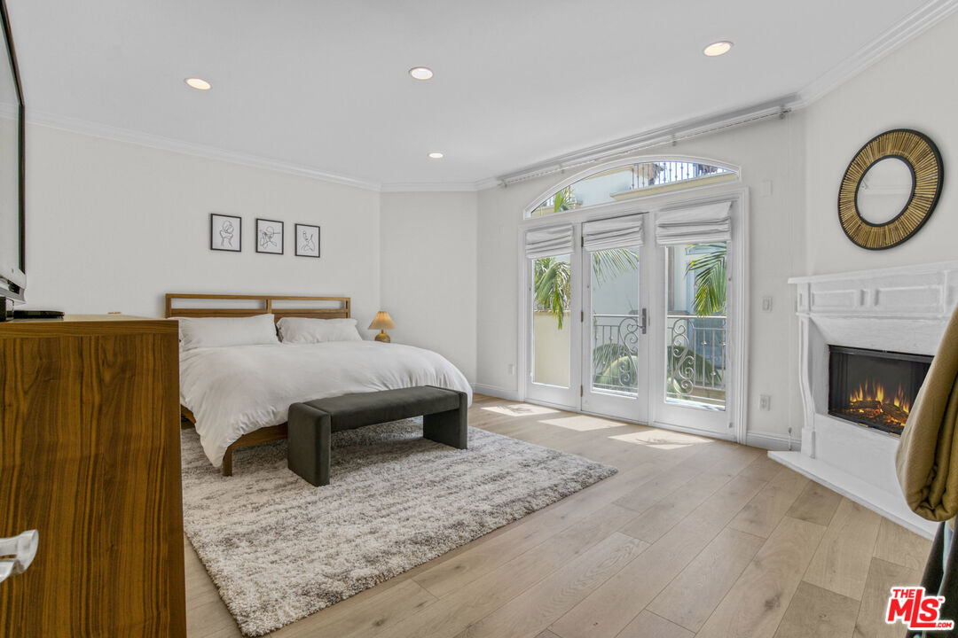 11974 Mayfield Ave Unit: 6