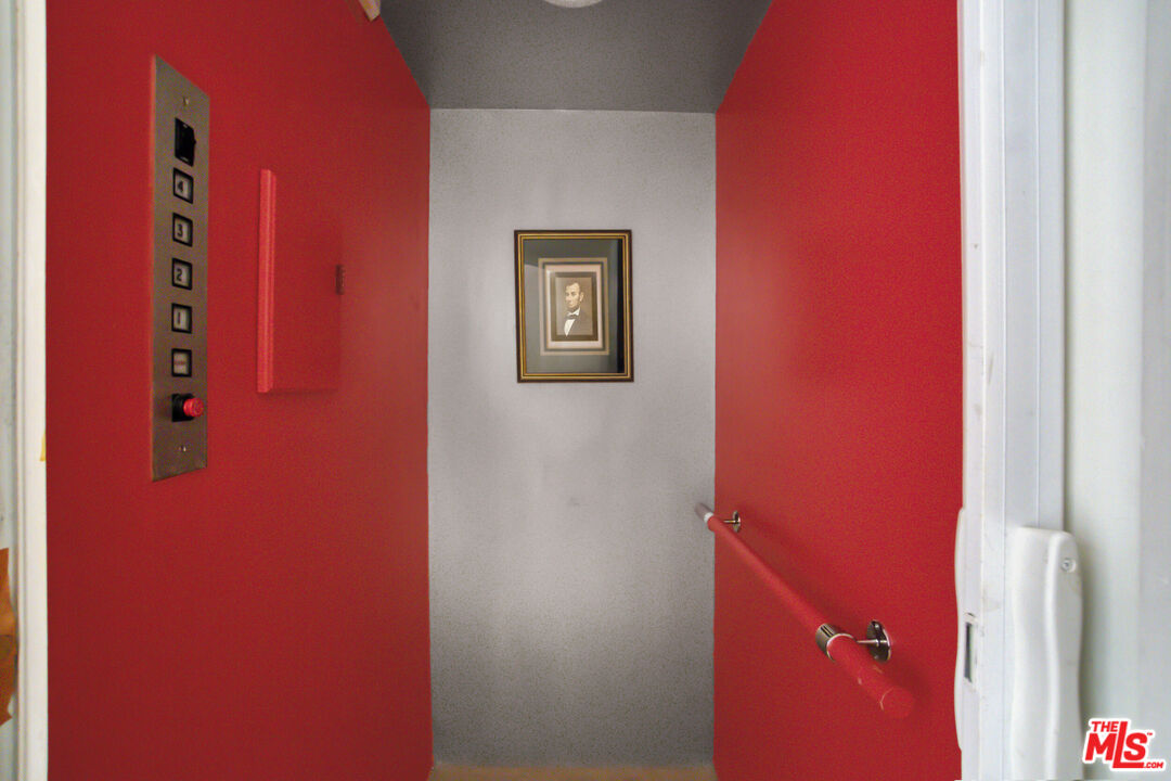 11974 Mayfield Ave Unit: 6
