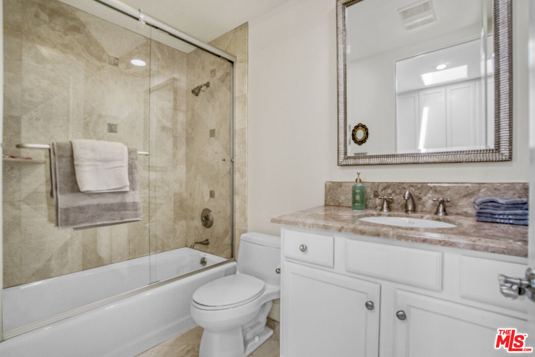11974 Mayfield Ave Unit: 6