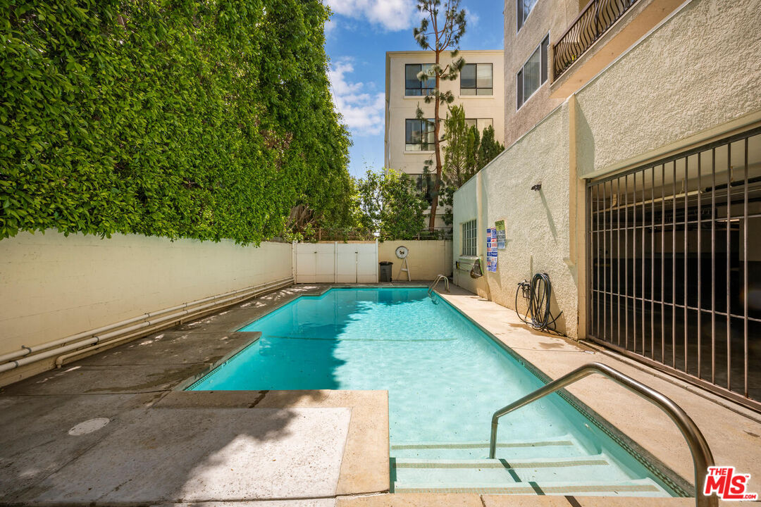 1520 Camden Ave Unit: 101