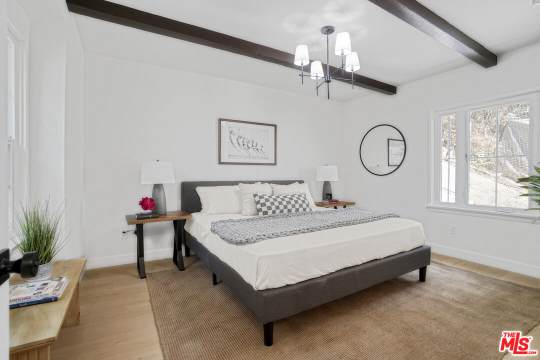 1831 Benedict Canyon Dr