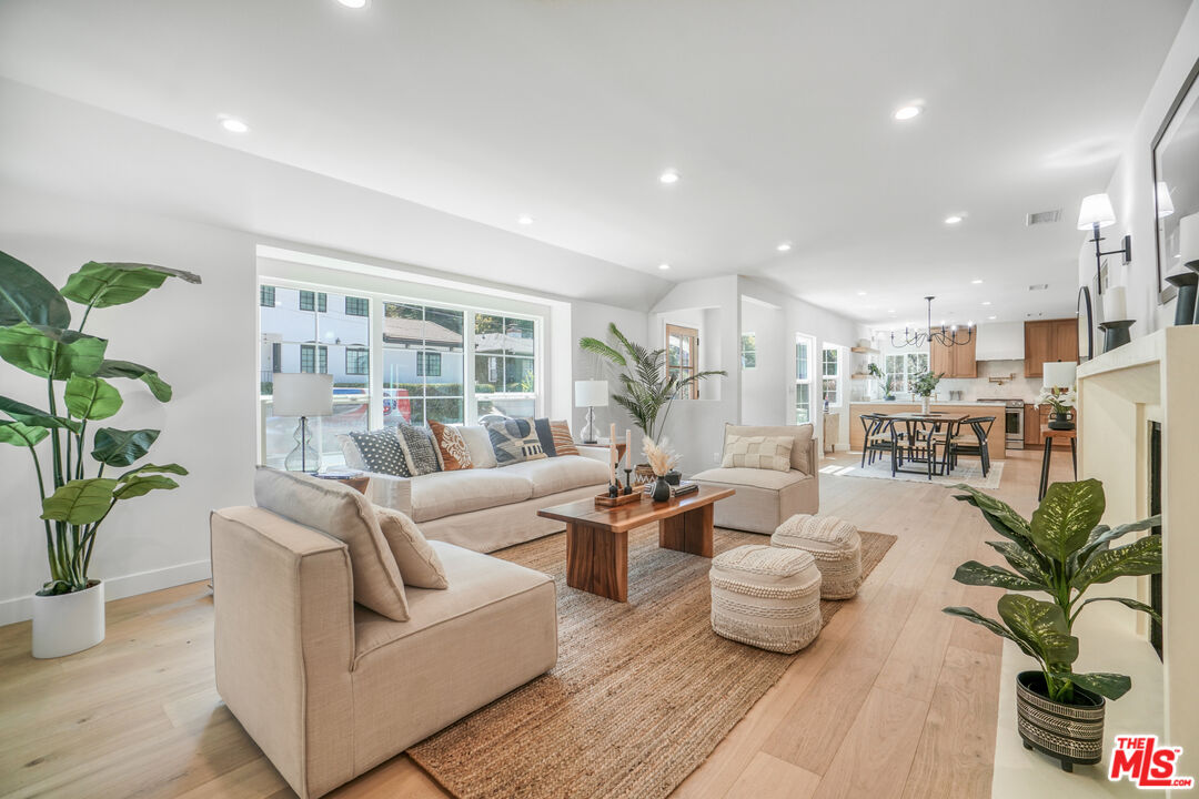 1831 Benedict Canyon Dr