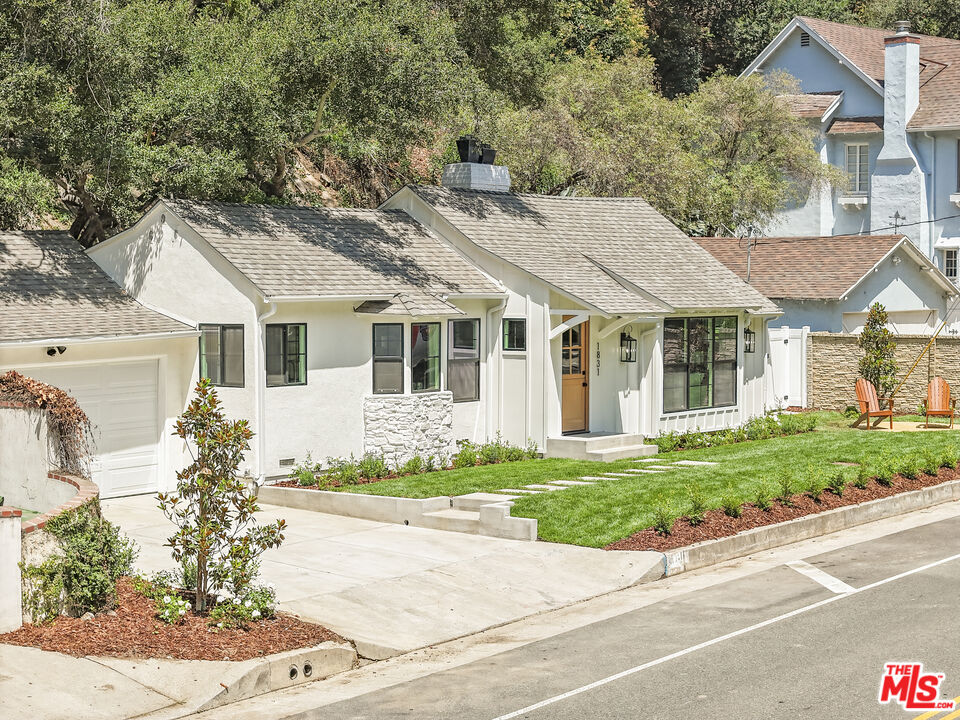 1831 Benedict Canyon Dr
